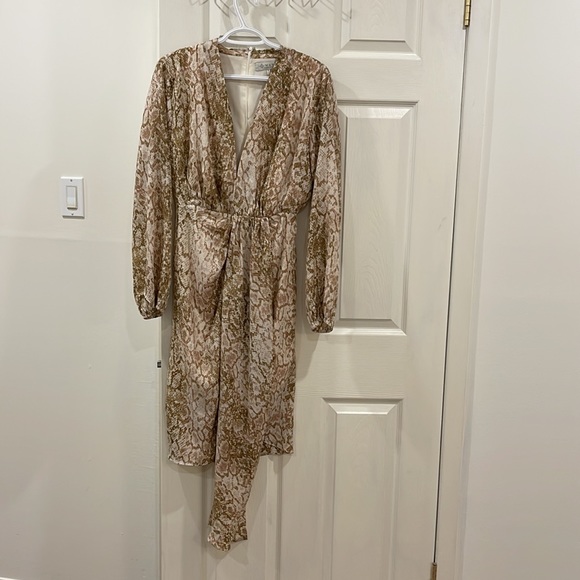 New dress with no tag - Picture 2 of 5